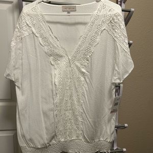 Women’s 1X White top with banded bottom, brand new with tags.